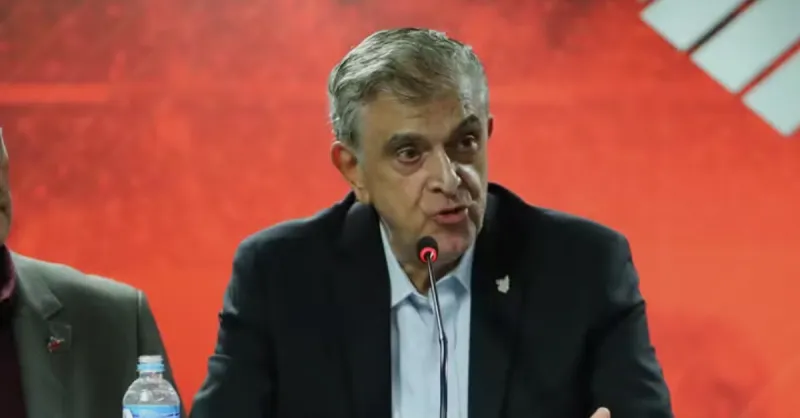 Athletico Paranaense: Petraglia convoca reunião, demissão de diretor e protestos da torcida