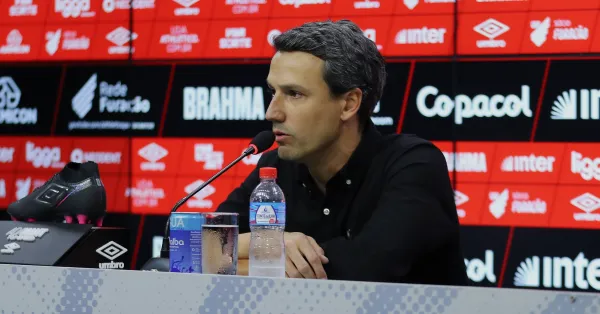 Demissão de Rodrigo Possebon no Athletico Paranaense: Análise do Mercado da Bola e Gestão de Futebol