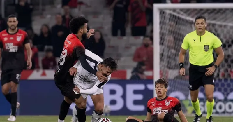 Athletico-PR: Análise da Virada Épica sobre o Remo e o Papel da Torcida