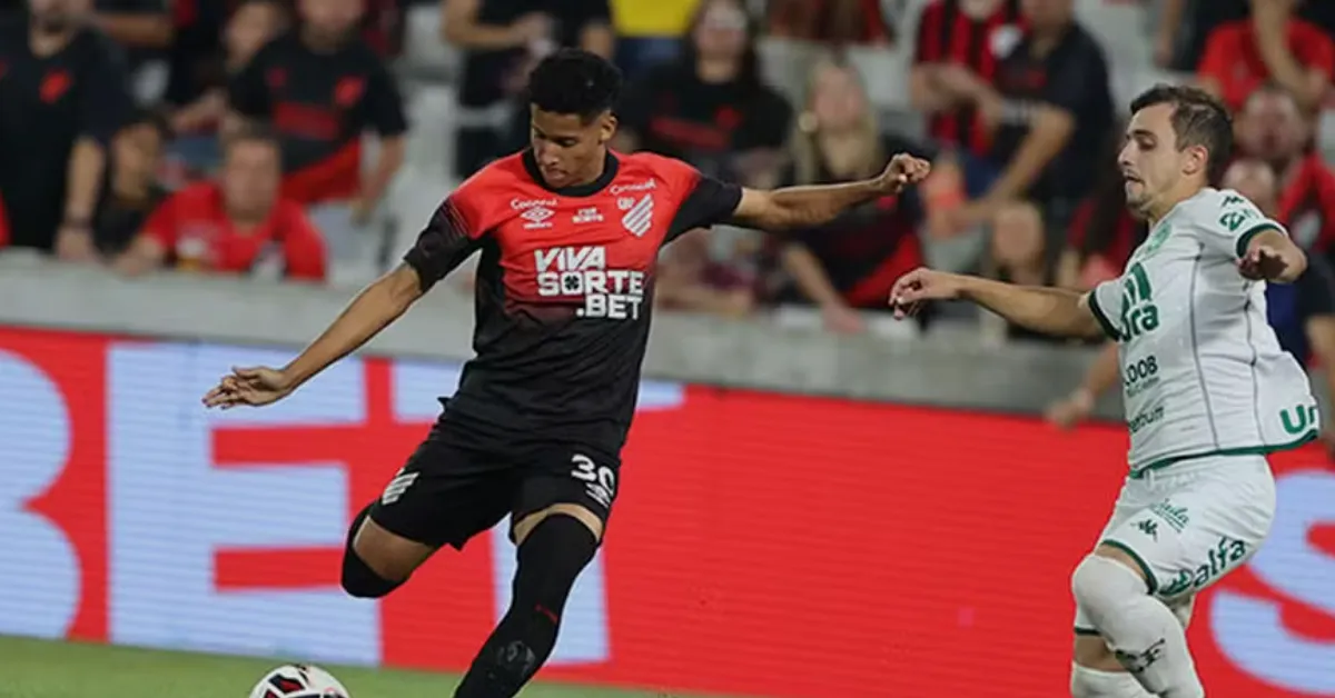 Tevis Deixa o Athletico-PR: Entenda o Impacto no Furacão e a Jogada do Cruzeiro