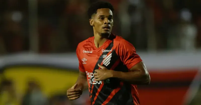 Athletico-PR: Vitória Dramática com Um a Menos Coloca o Furacão no G4 da Série B