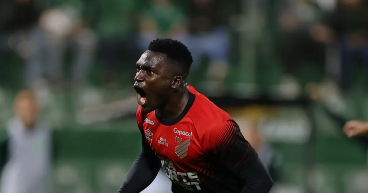 Herói Viveros: Athletico-PR Vence Chapecoense e Sonha com Acesso