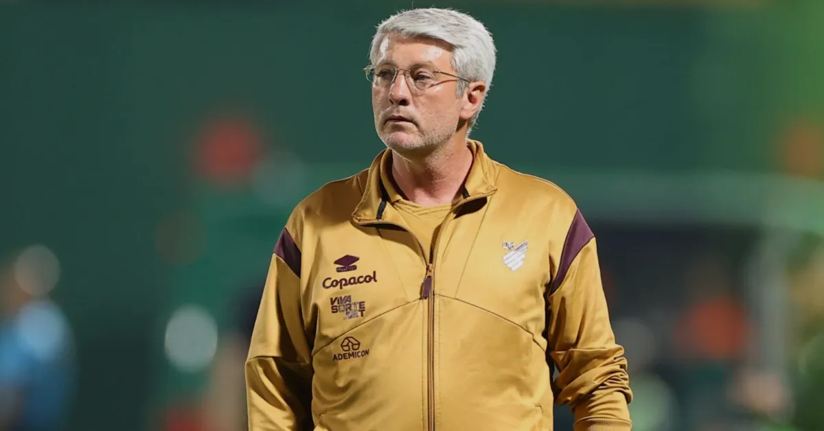 Athletico-PR Brilha na Série B, Mas Incidente com Odair Hellmann Rouba a Cena – Detalhes da Vitória e da Tabela