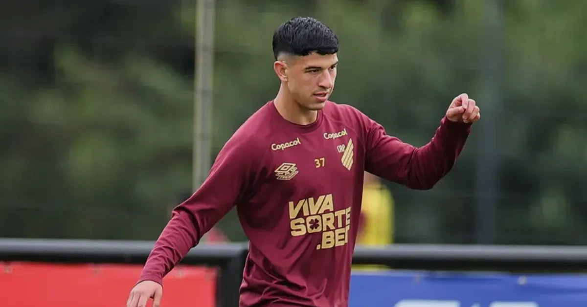 Athletico Paranaense: Análise Completa das Opções para a Lateral Esquerda Pós-Lesão de Esquivel