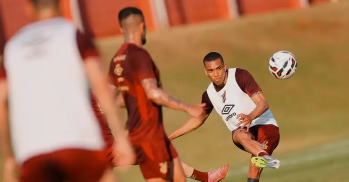 Athletico-PR: Odair Hellmann Recompõe Defesa para Confronto Crucial contra o Remo