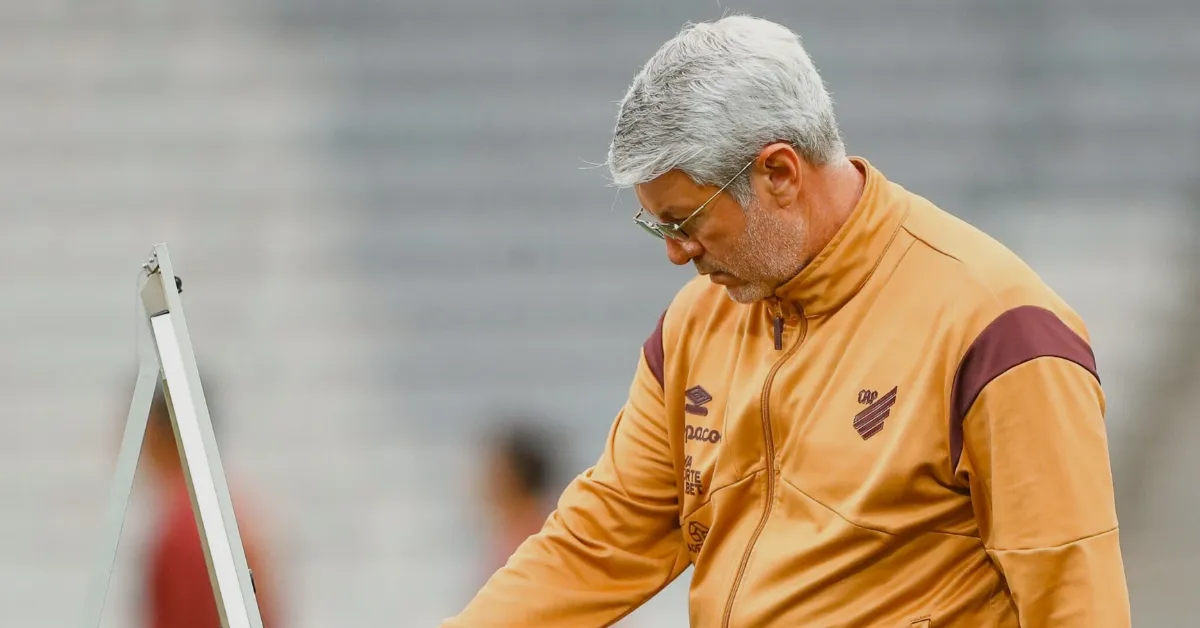 Athletico-PR: Odair Detalha Desfalques e Retornos para Duelo Crucial com Goiás