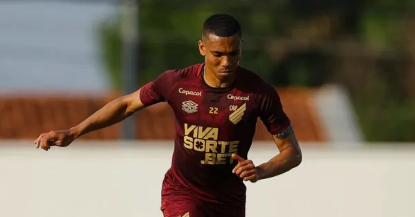 Athletico-PR Garante Vaga no G4 da Série B: Detalhes da Vitória Histórica