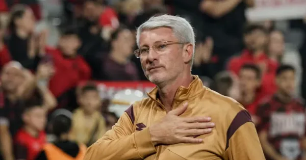 Odair Hellmann Fica! Athletico PR Renova Contrato Até 2026: O Que Significa Para o Furacão?