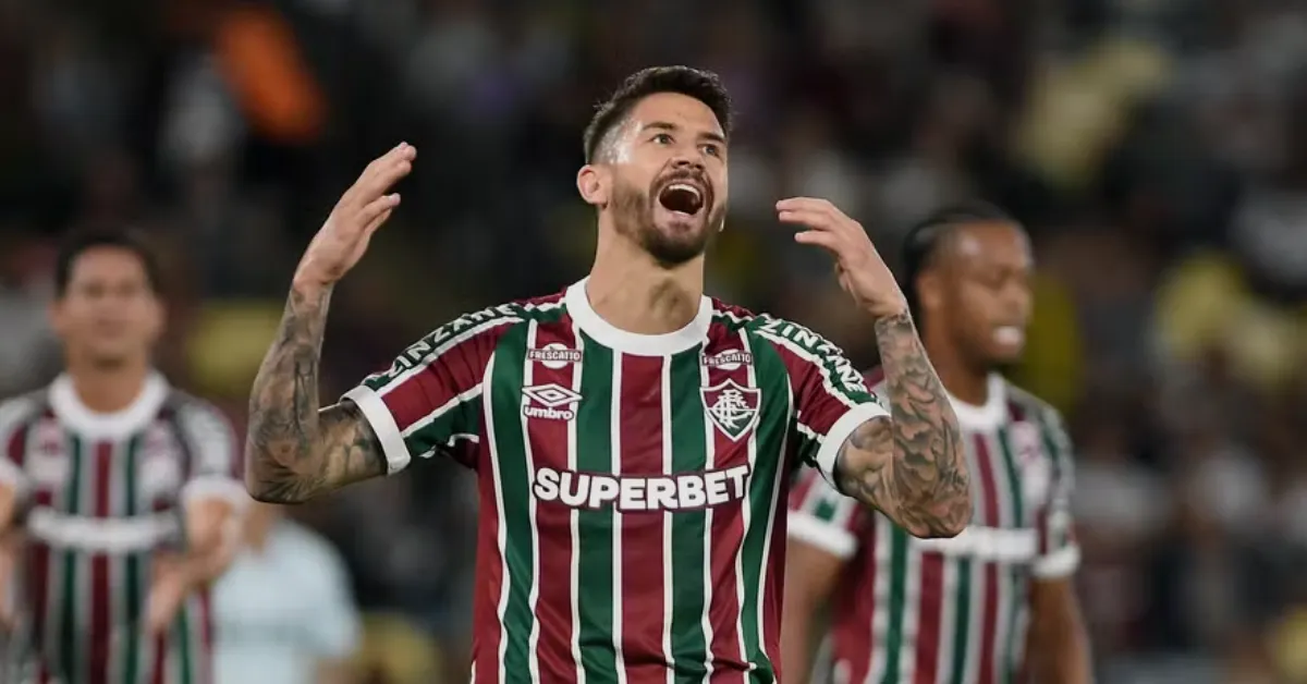 Athletico Paranaense avalia contratação de Everaldo, atacante do Fluminense