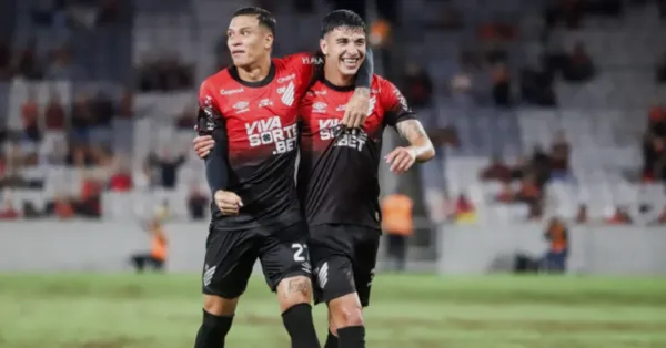 Athletico goleia Foz do Iguaçu: Odair Hellmann elogia torcida e desempenho em campo