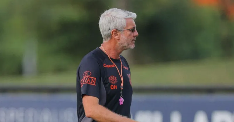Odair Hellmann e as Opções do Athletico-PR para Vencer o Santos no Brasileirão